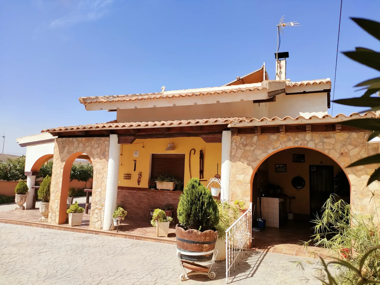 Encantadora casa rural para 13 personas rodeada de preciosos senderos en el Valle de Lecrín