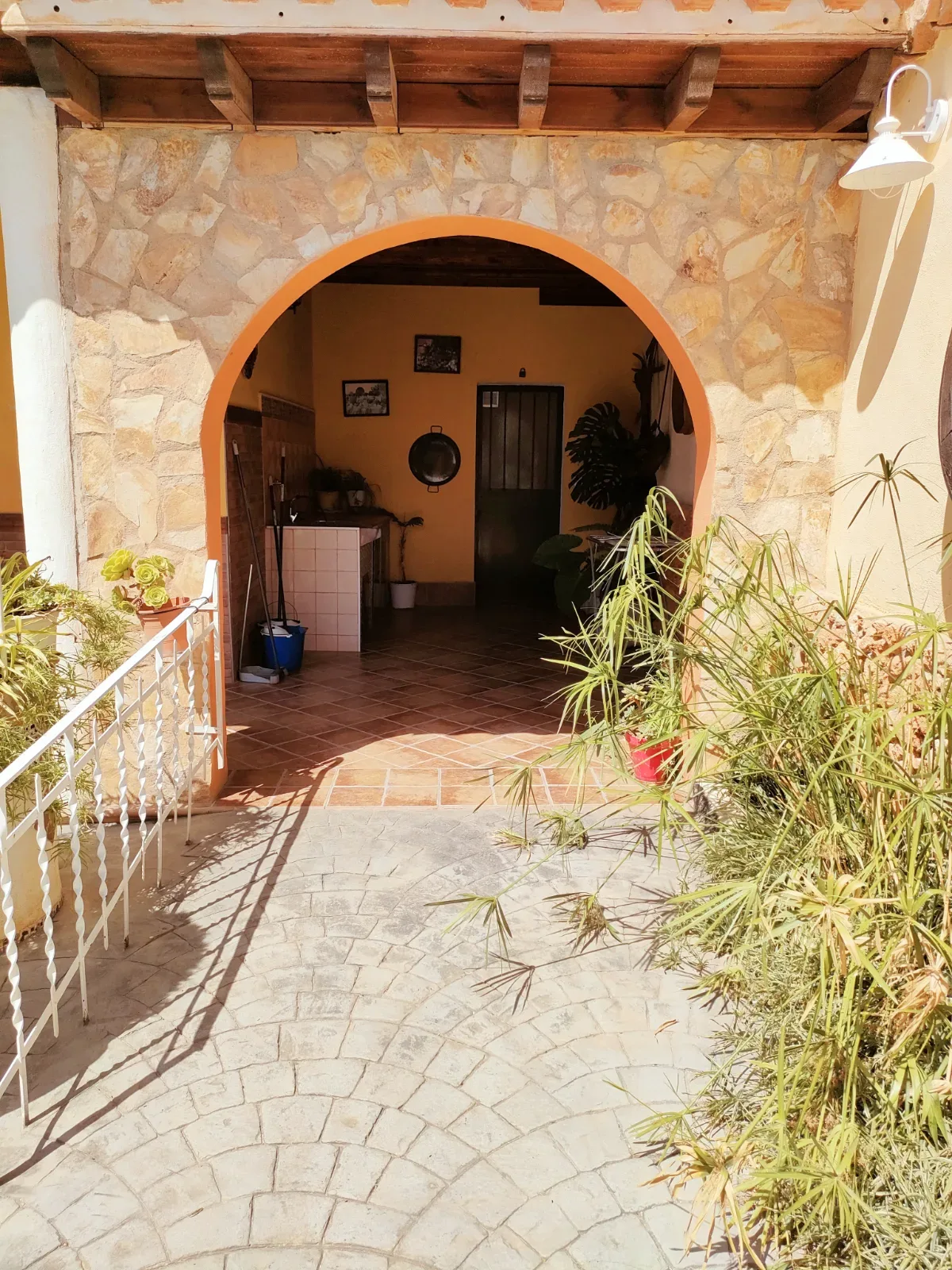 Encantadora casa rural para 13 personas rodeada de preciosos senderos en el Valle de Lecrín
