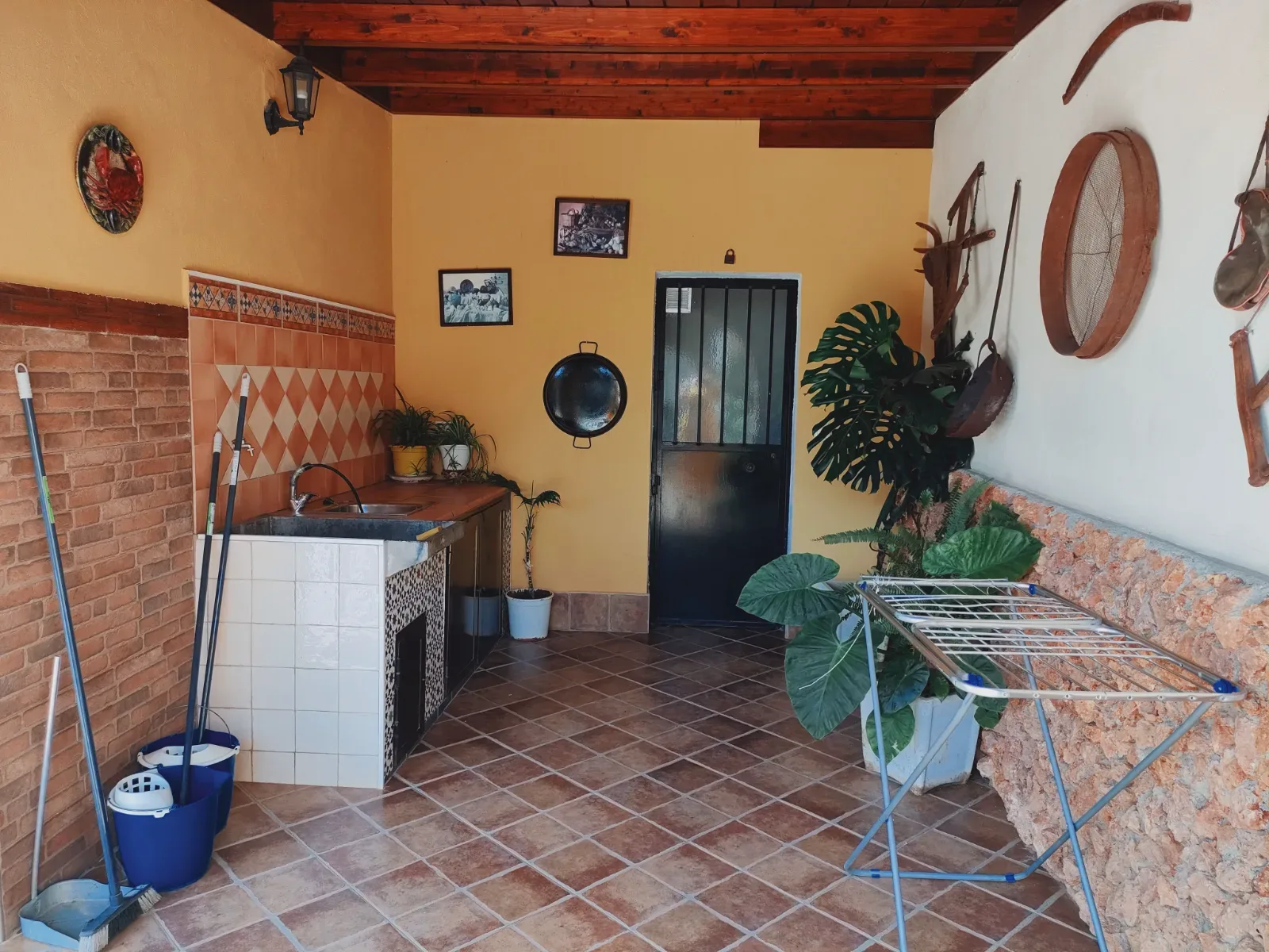 Encantadora casa rural para 13 personas rodeada de preciosos senderos en el Valle de Lecrín