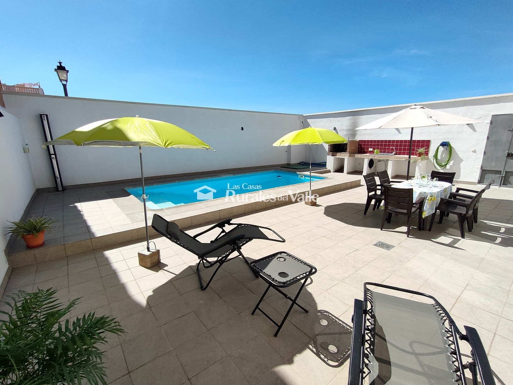 Casa rural con 3 suit ideal para relajarse y disfrutar de la naturaleza a las afueras de Dúrcal.