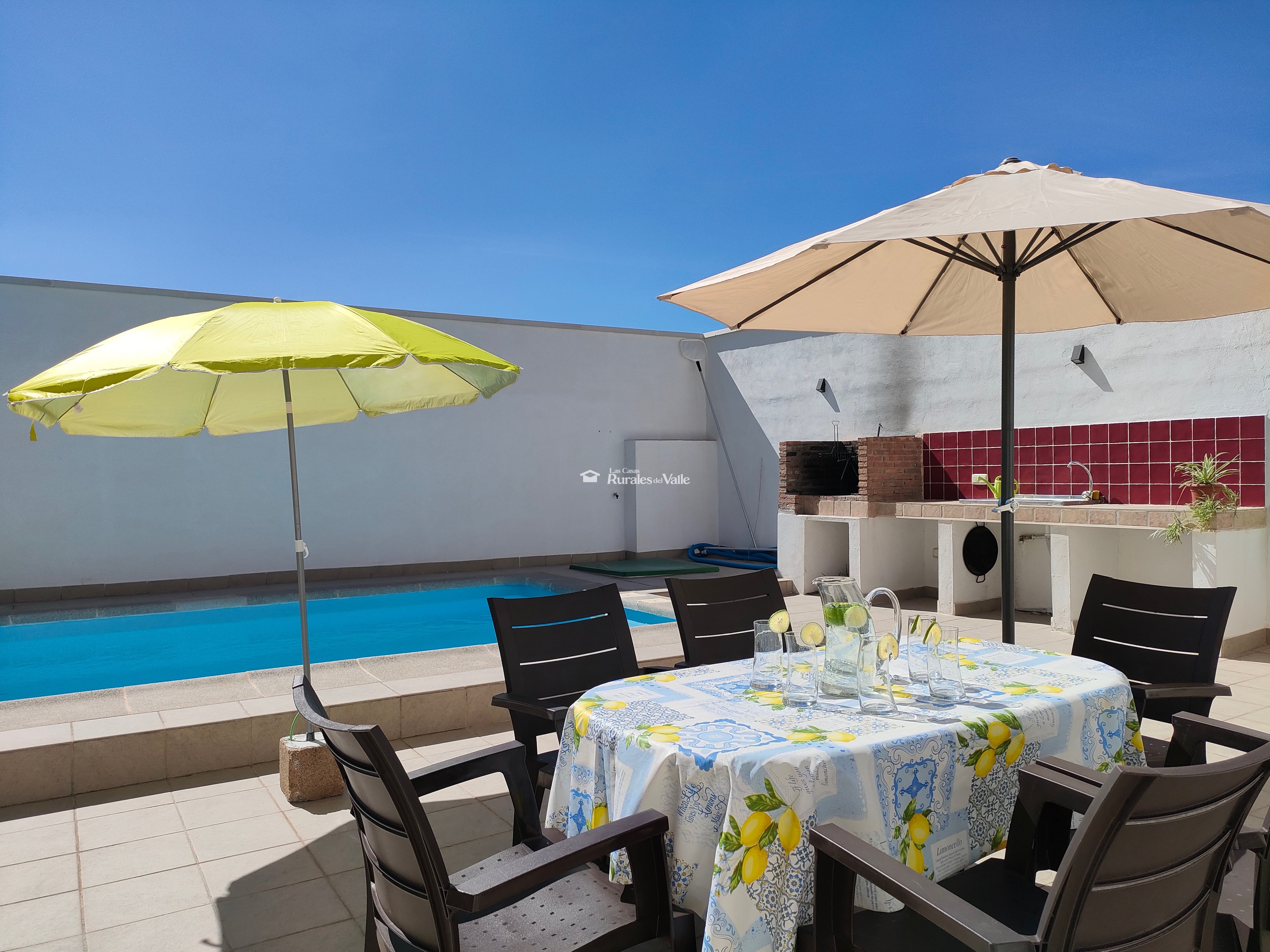 Casa rural con 3 suit ideal para relajarse y disfrutar de la naturaleza a las afueras de Dúrcal.
