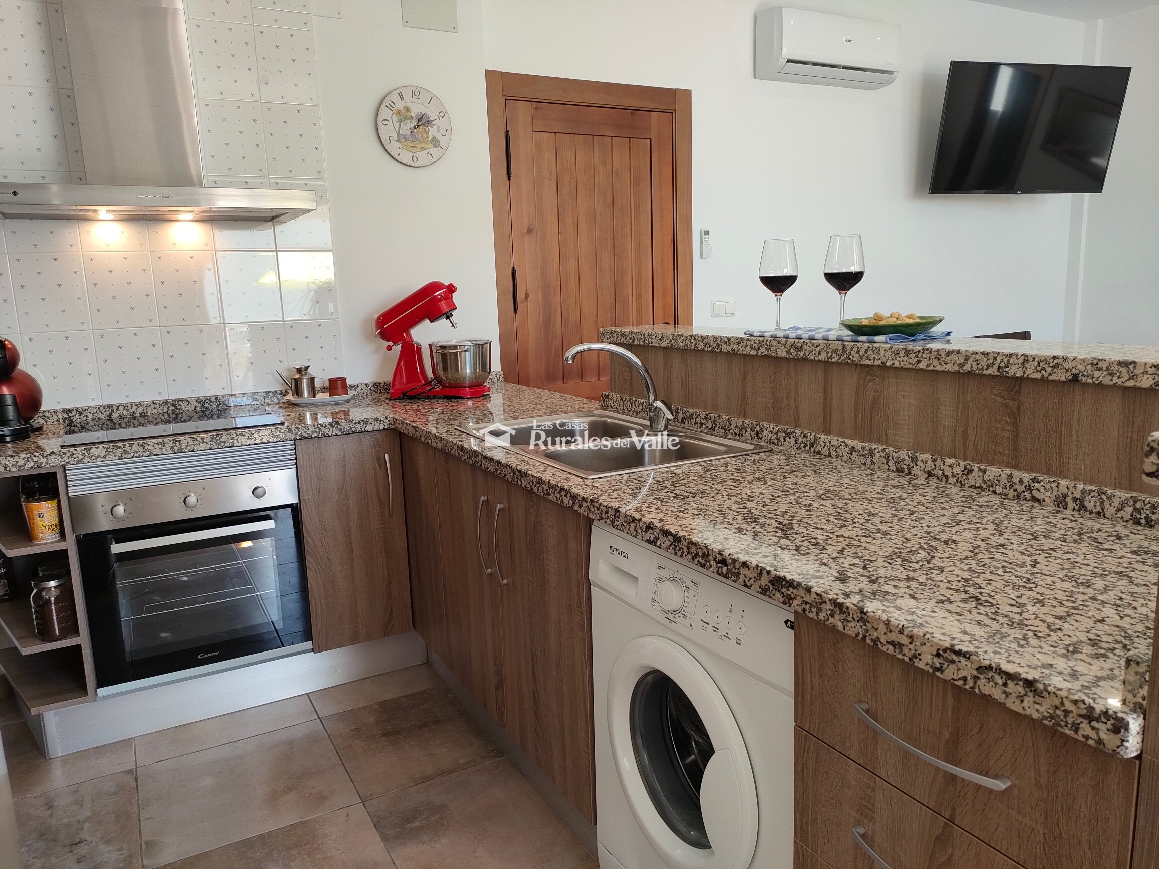 Casa rural con 3 suit ideal para relajarse y disfrutar de la naturaleza a las afueras de Dúrcal.