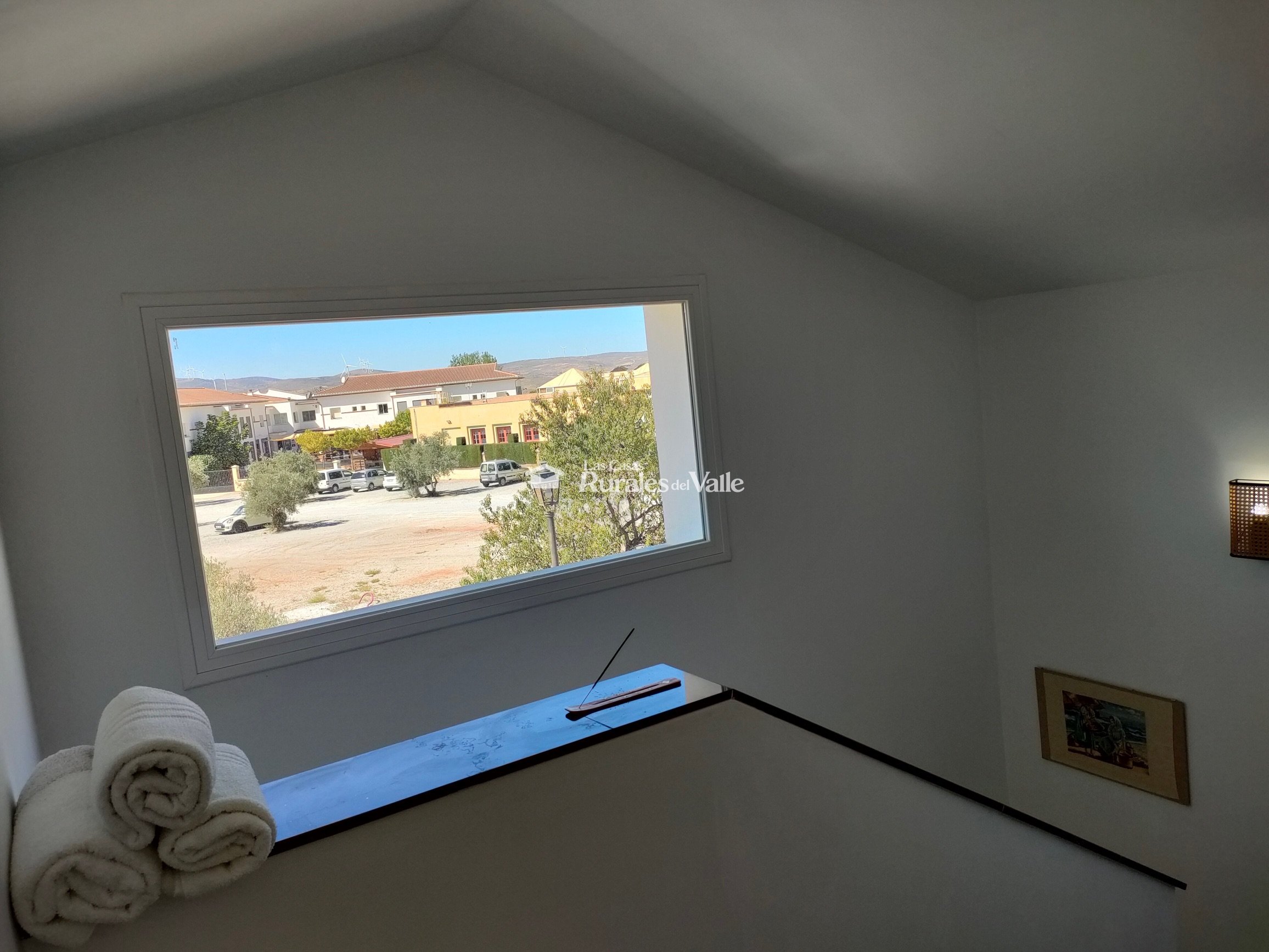 Casa rural con 3 suit ideal para relajarse y disfrutar de la naturaleza a las afueras de Dúrcal.