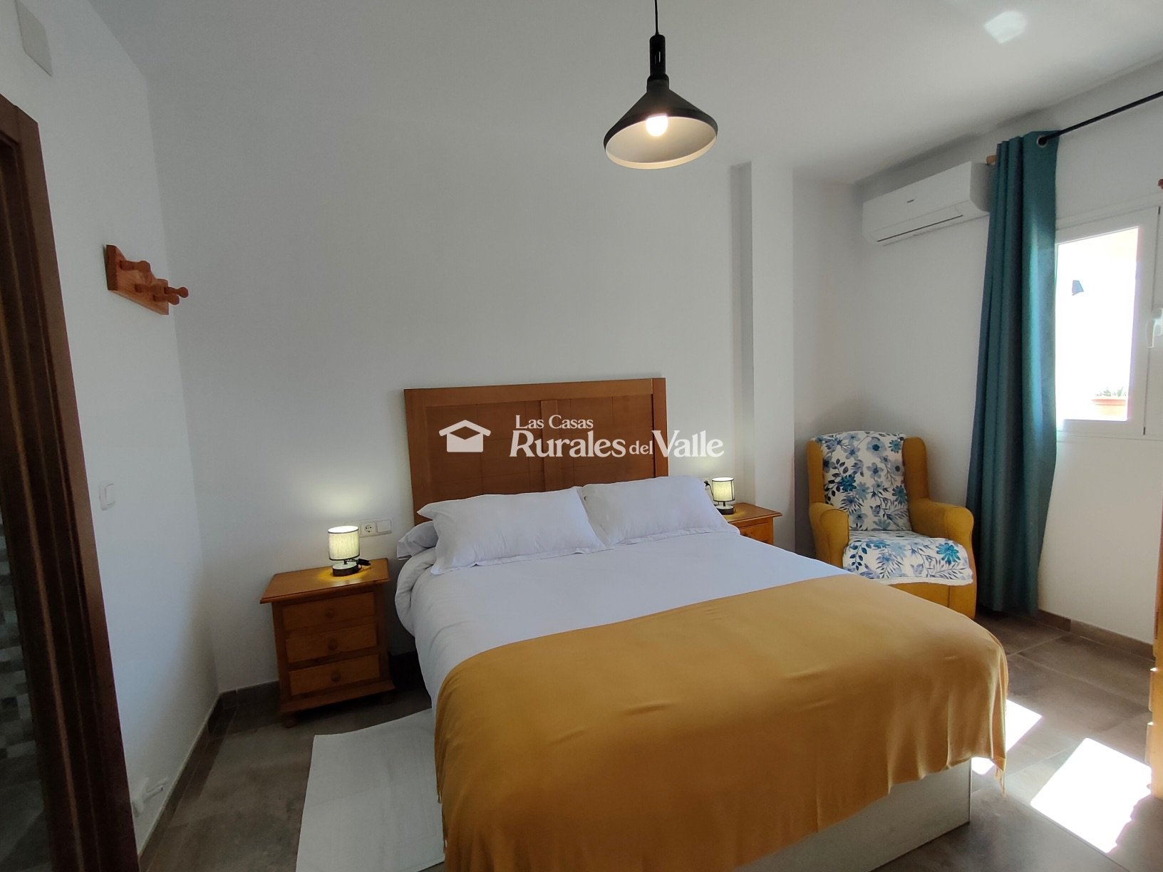 Casa rural con 3 suit ideal para relajarse y disfrutar de la naturaleza a las afueras de Dúrcal.