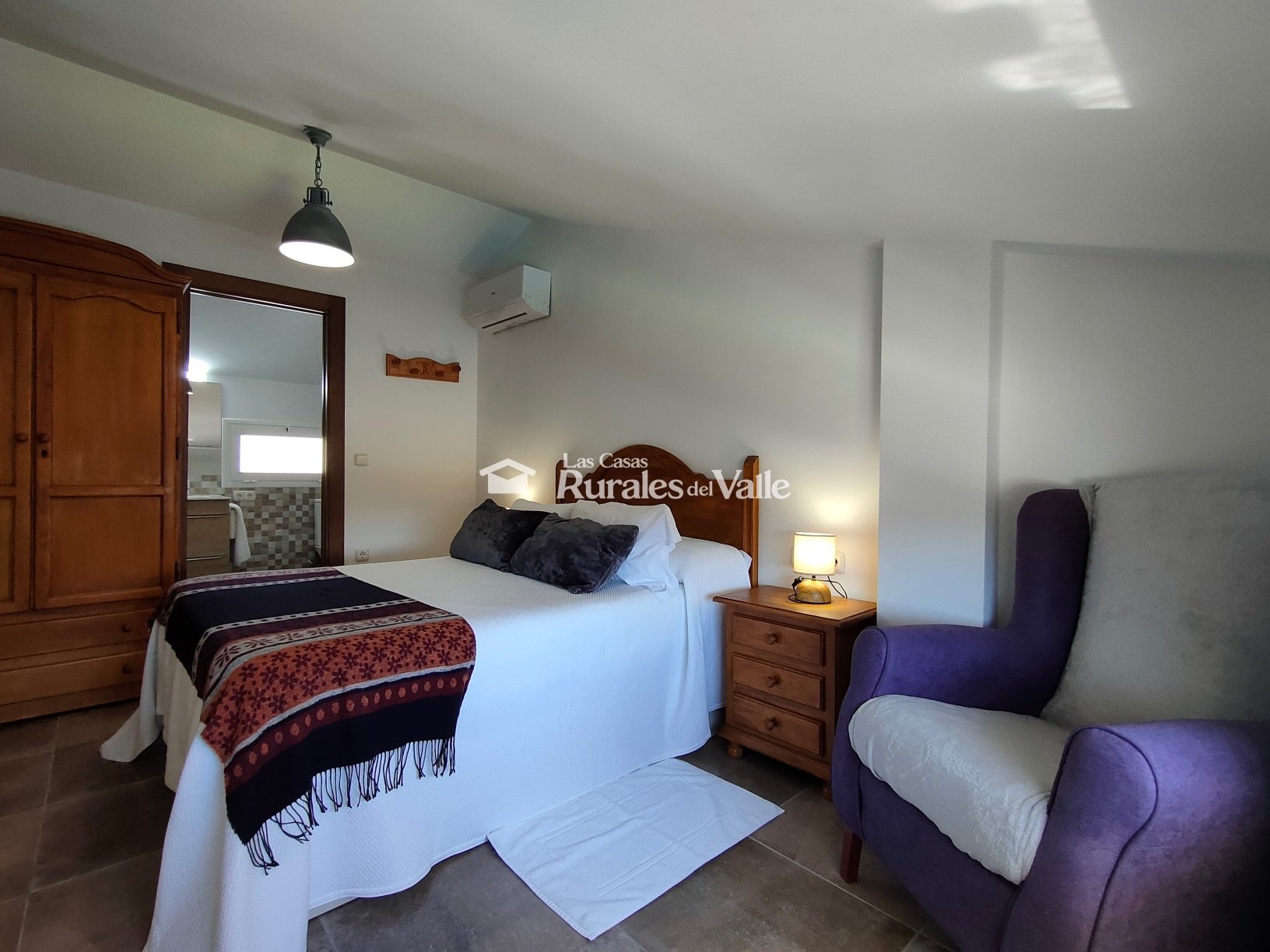 Casa rural con 3 suit ideal para relajarse y disfrutar de la naturaleza a las afueras de Dúrcal.