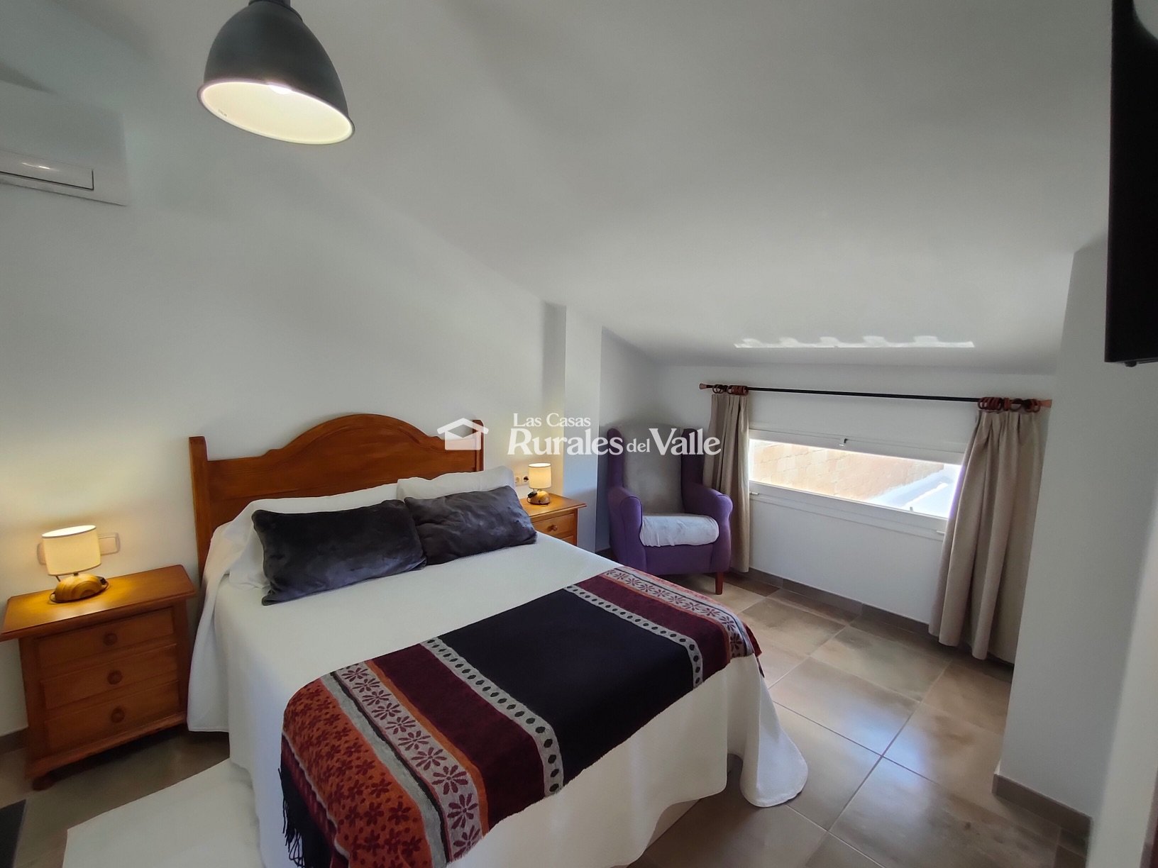 Casa rural con 3 suit ideal para relajarse y disfrutar de la naturaleza a las afueras de Dúrcal.