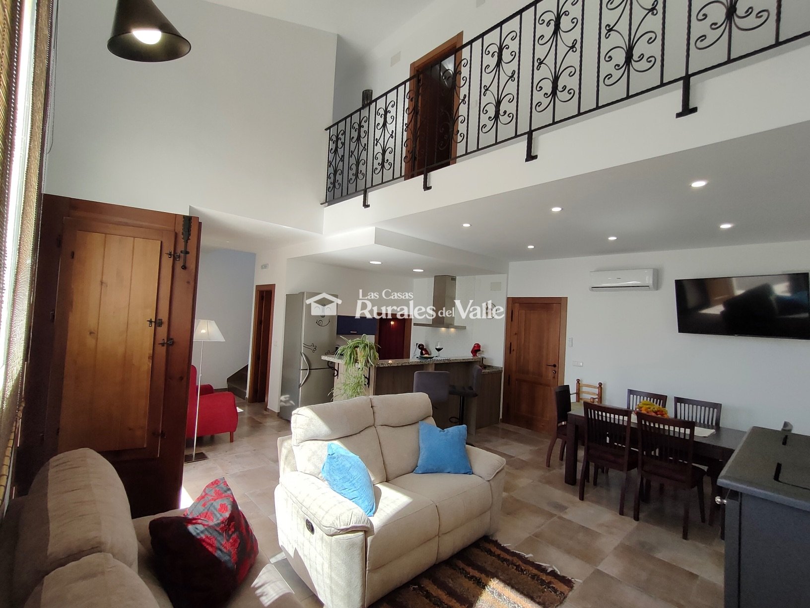 Casa rural con 3 suit ideal para relajarse y disfrutar de la naturaleza a las afueras de Dúrcal.