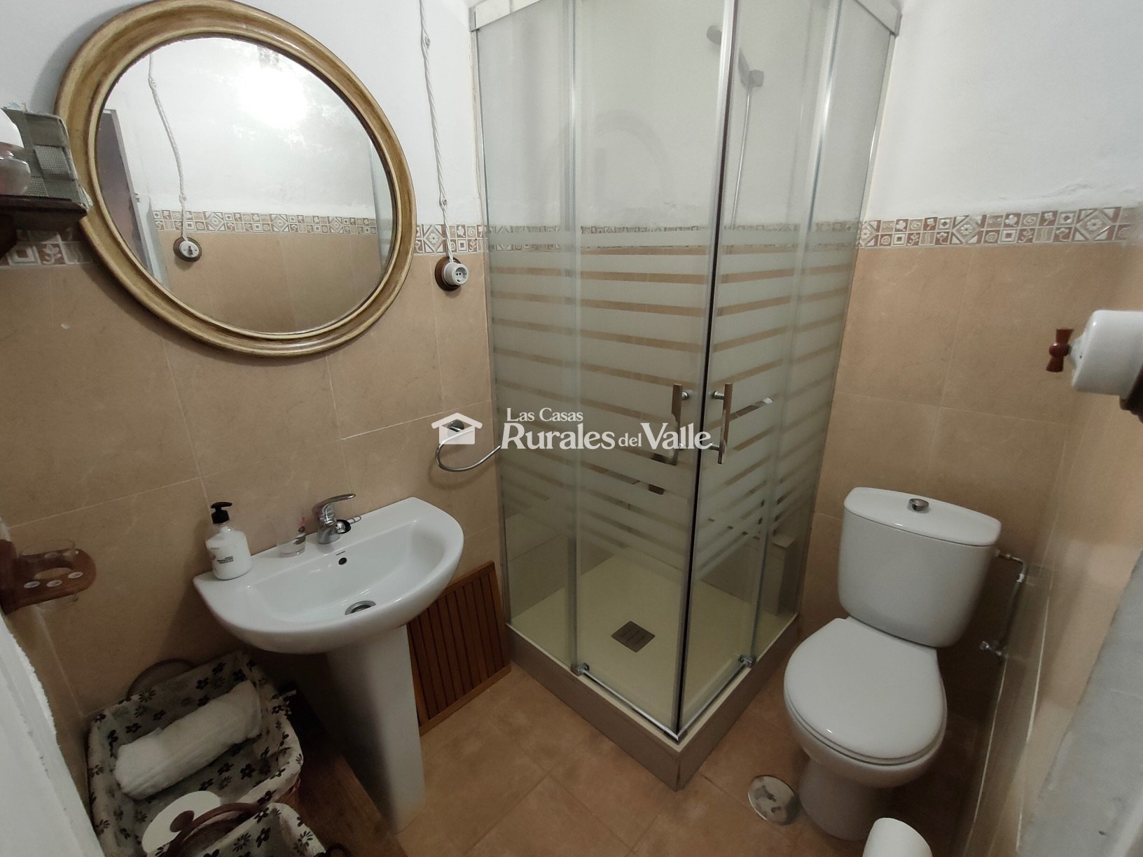 Encantadora casa rural en el pueblo de Izbor, ideal para familia o dos parejas.