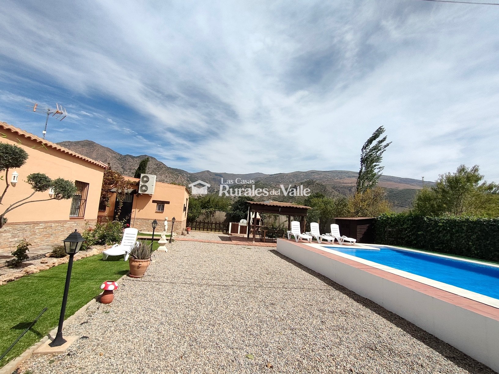 Encantadora casa rural en Nigüelas para 8 o 12 personas, a los pies de la sierra de Nigüelas.