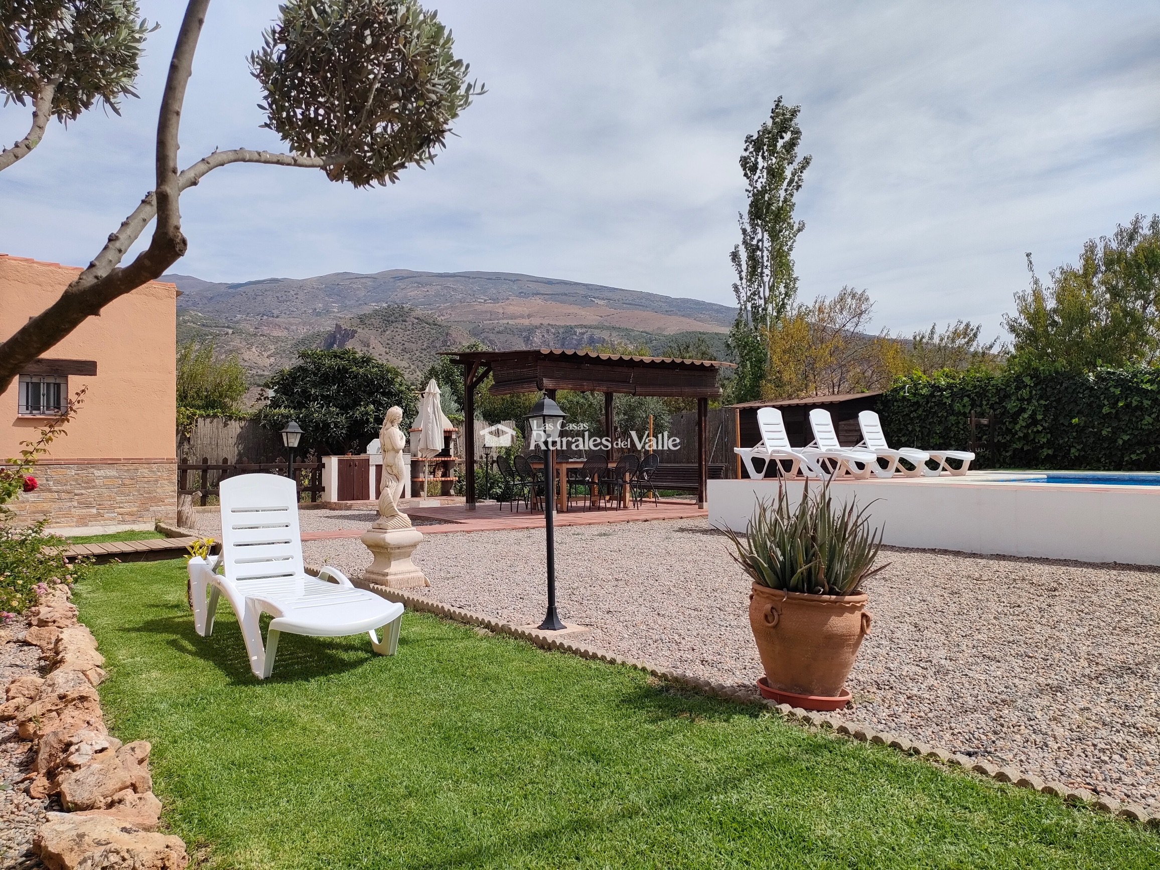 Encantadora casa rural en Nigüelas para 8 o 12 personas, a los pies de la sierra de Nigüelas.