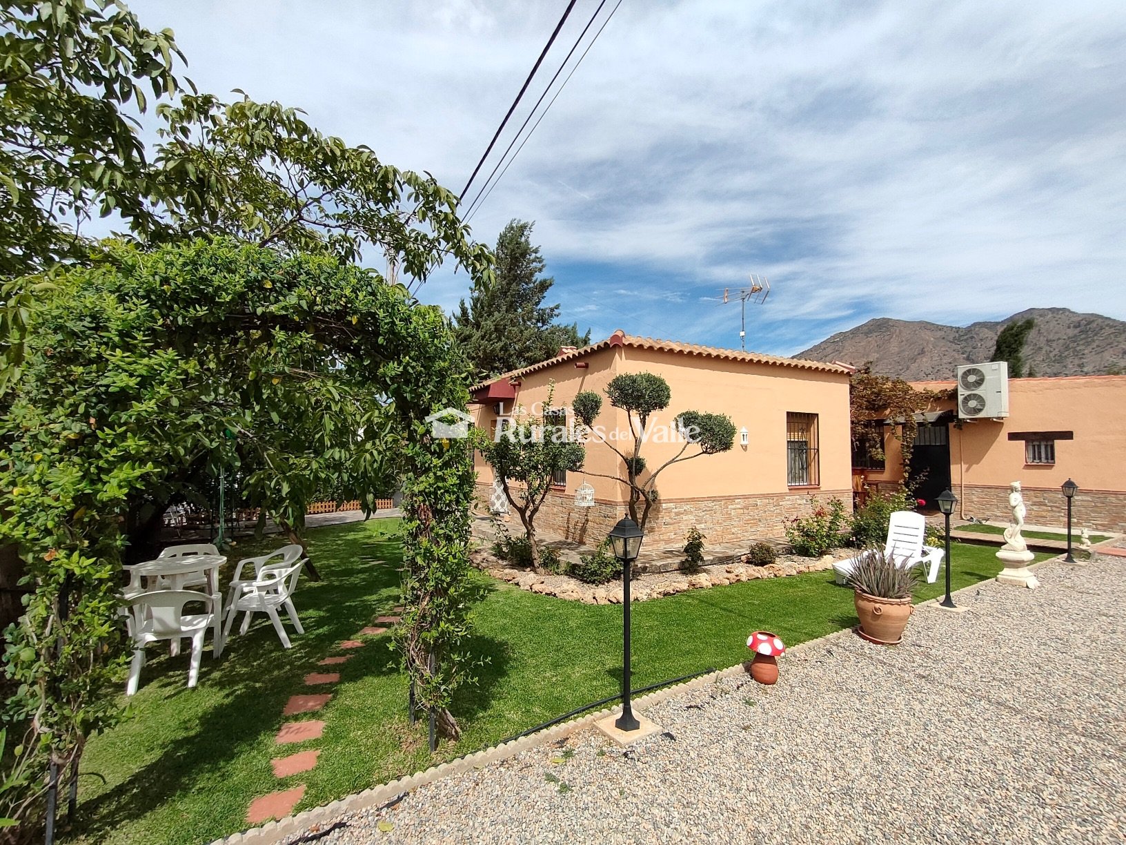 Encantadora casa rural en Nigüelas para 8 o 12 personas, a los pies de la sierra de Nigüelas.