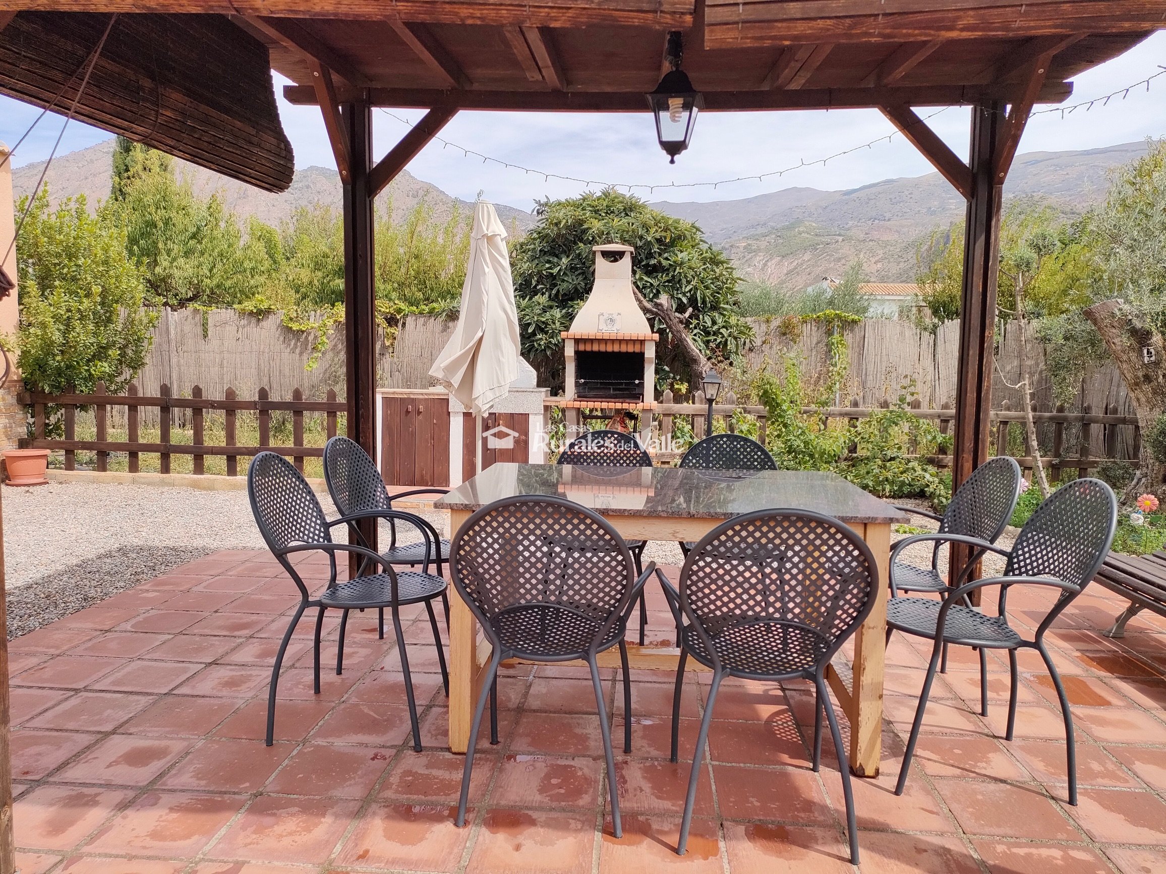 Encantadora casa rural en Nigüelas para 8 o 12 personas, a los pies de la sierra de Nigüelas.