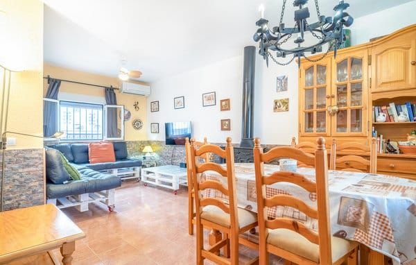 Bonita casa rural en la Costa del Sol, Nerja. Ideal para 6 personas y relajarse unos días.
